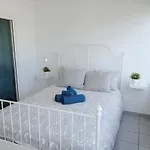 En Playa Roca Primer Linea De Mar Appartement Costa Teguise