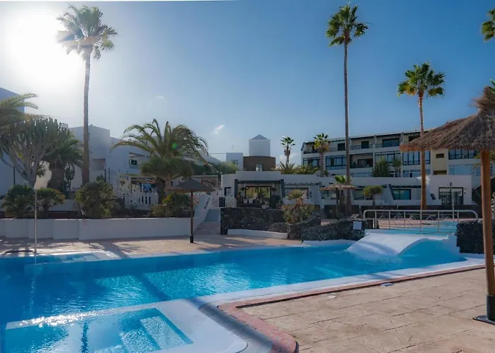 En Playa Roca Primer Linea De Mar Costa Teguise