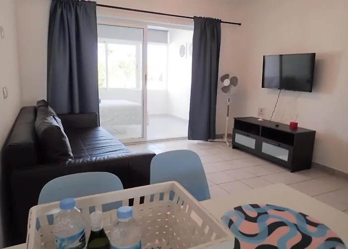 En Playa Roca Primer Linea De Mar