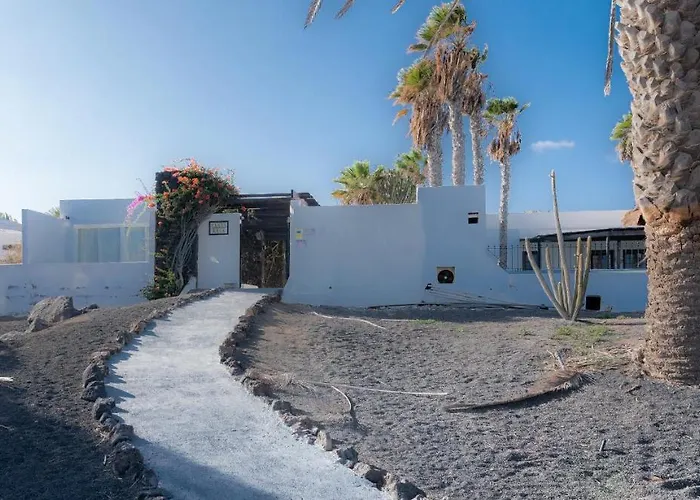 En Playa Roca Primer Linea De Mar Lejlighed Costa Teguise