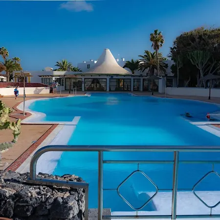 En Playa Roca Primer Linea De Mar Apartamento Costa Teguise